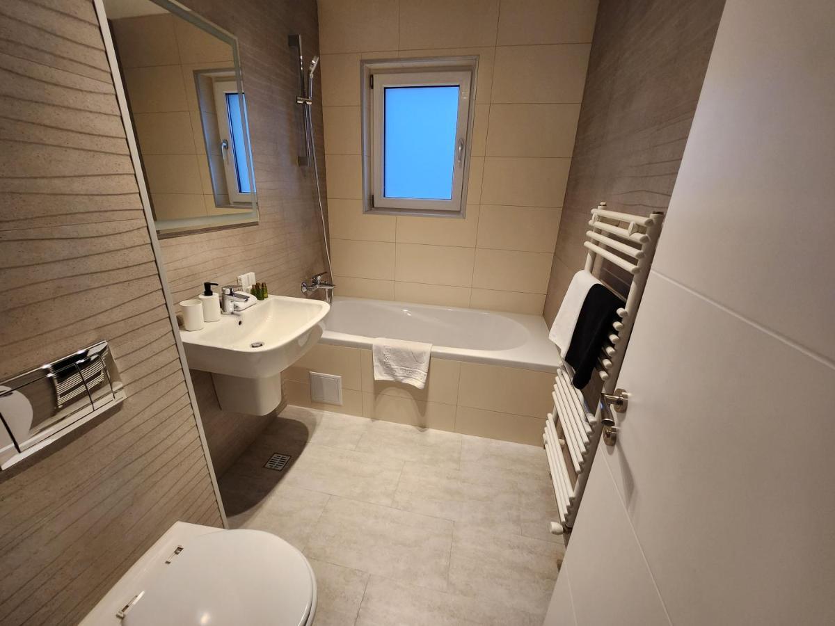 Grand Look & Best Location For Business On Bucureşti Ngoại thất bức ảnh
